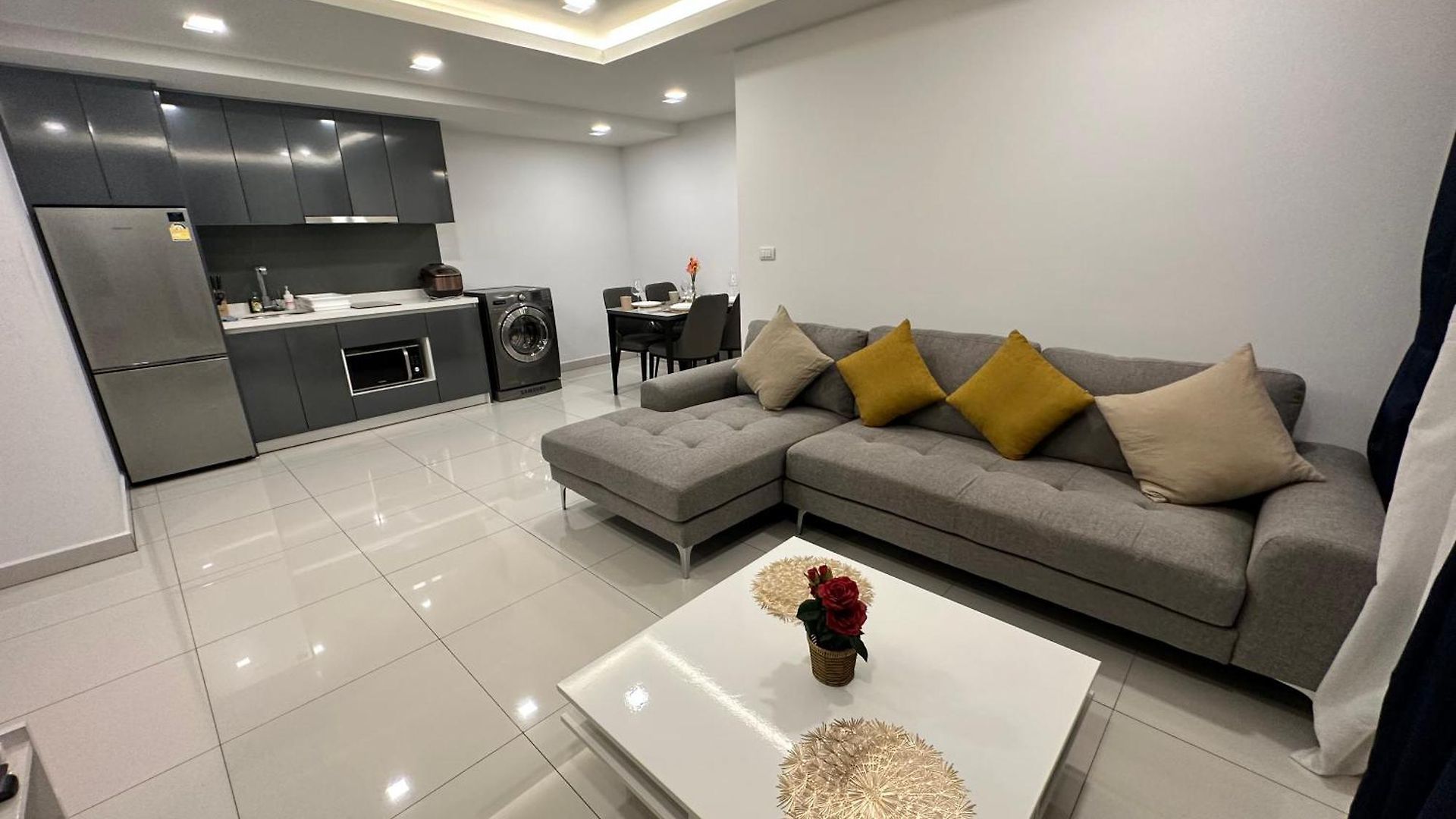 อพาร์ทเม้น Exclusive Arcadia - Amazing Pools & Gardens, Gym, Sauna, Waterfalls, Jacuzzi, Fast Internet