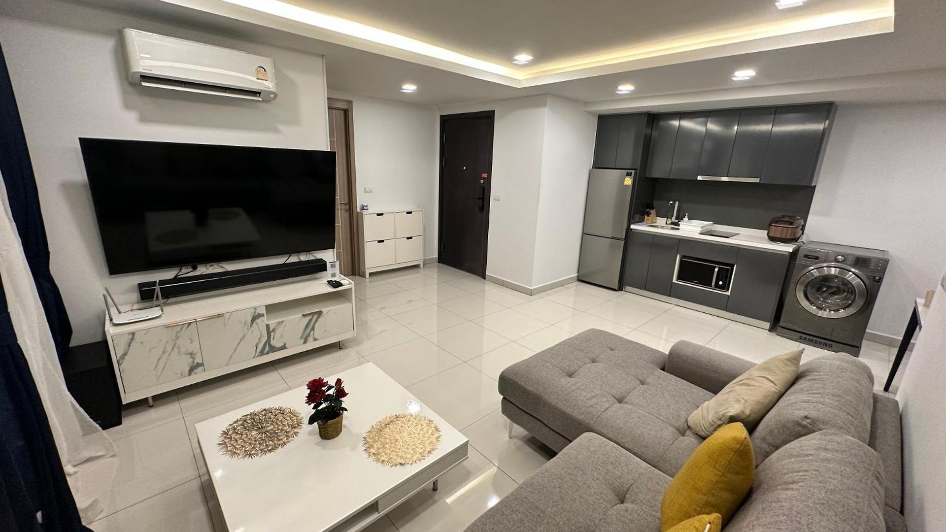 Exclusive Arcadia - Amazing Pools & Gardens, Gym, Sauna, Waterfalls, Jacuzzi, Fast Internet