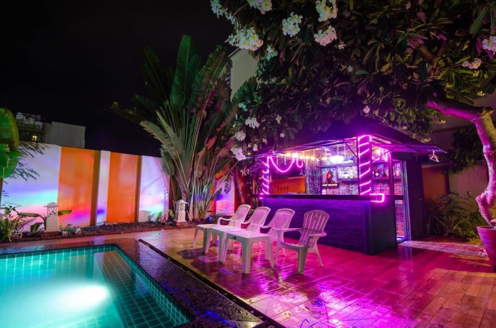 Rosewood Pool 1 โรงแรม *