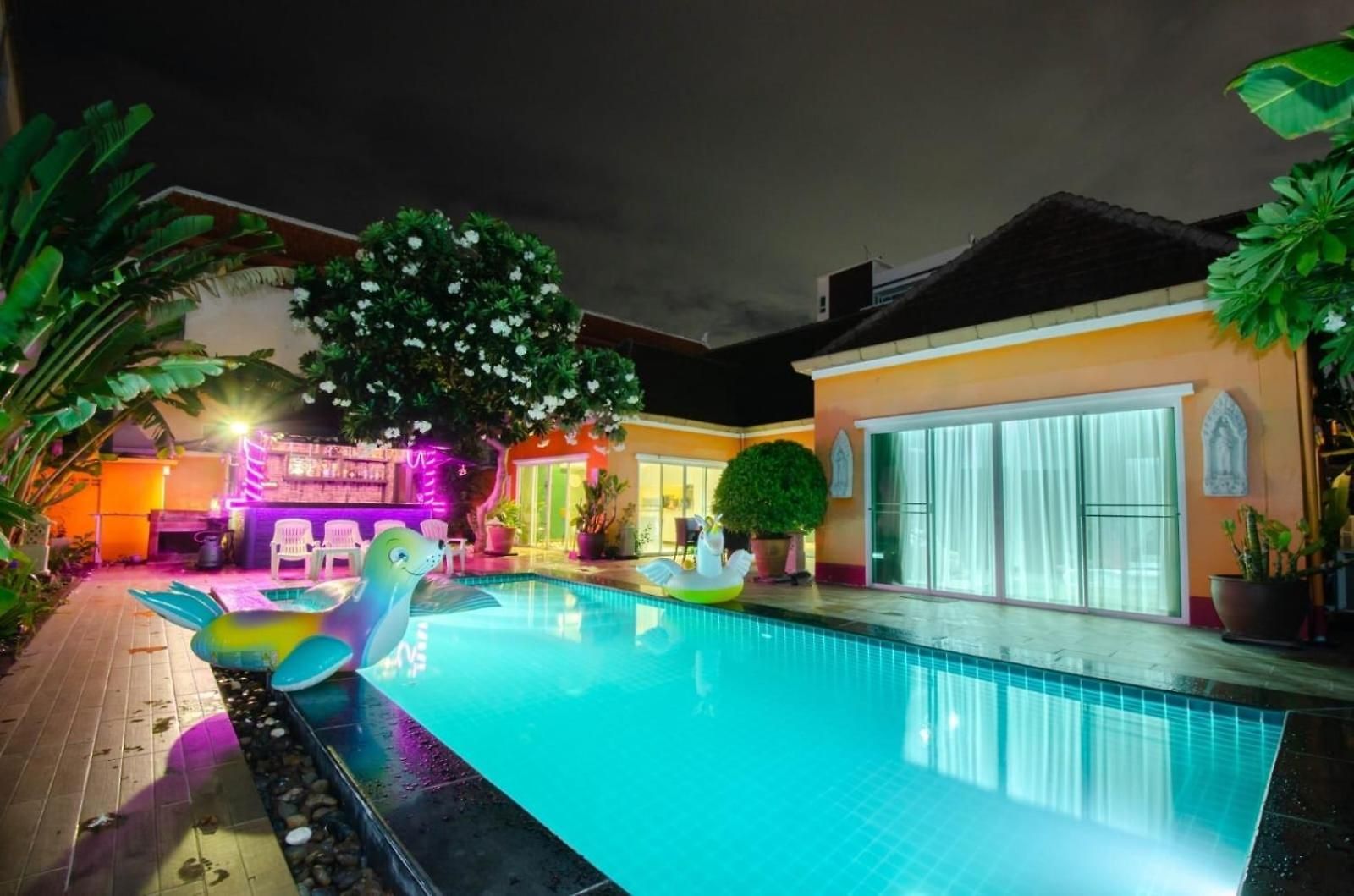 Rosewood Pool 1 *