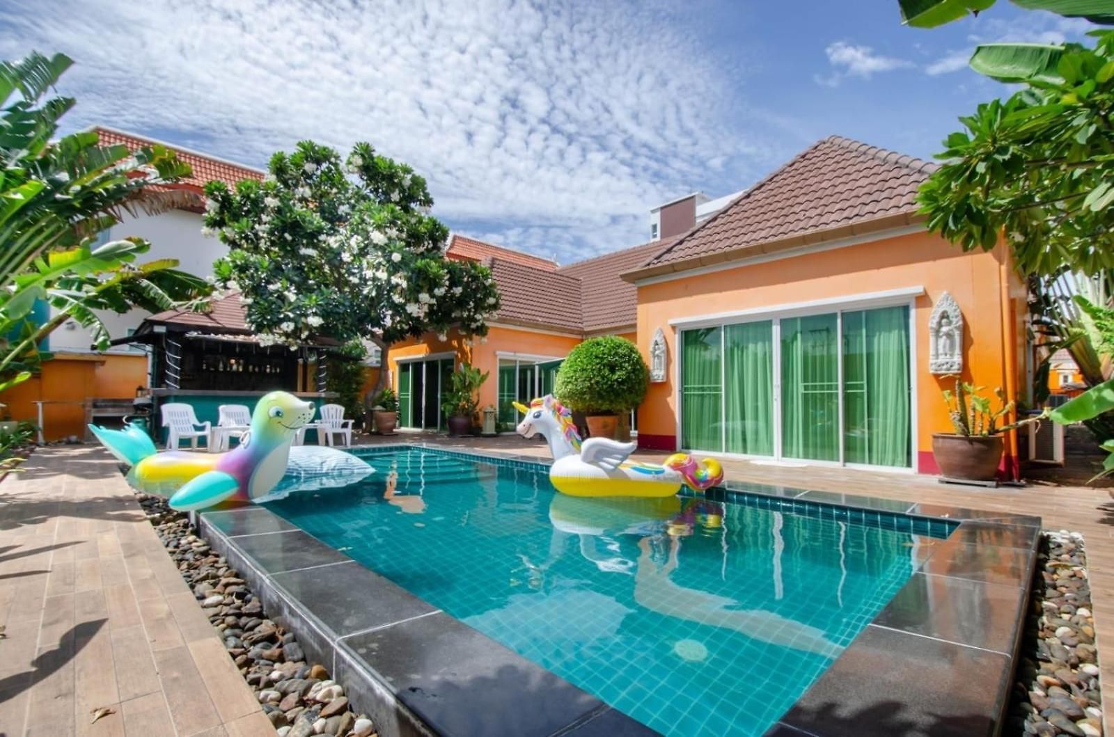 Rosewood Pool 1 โรงแรม Pattaya