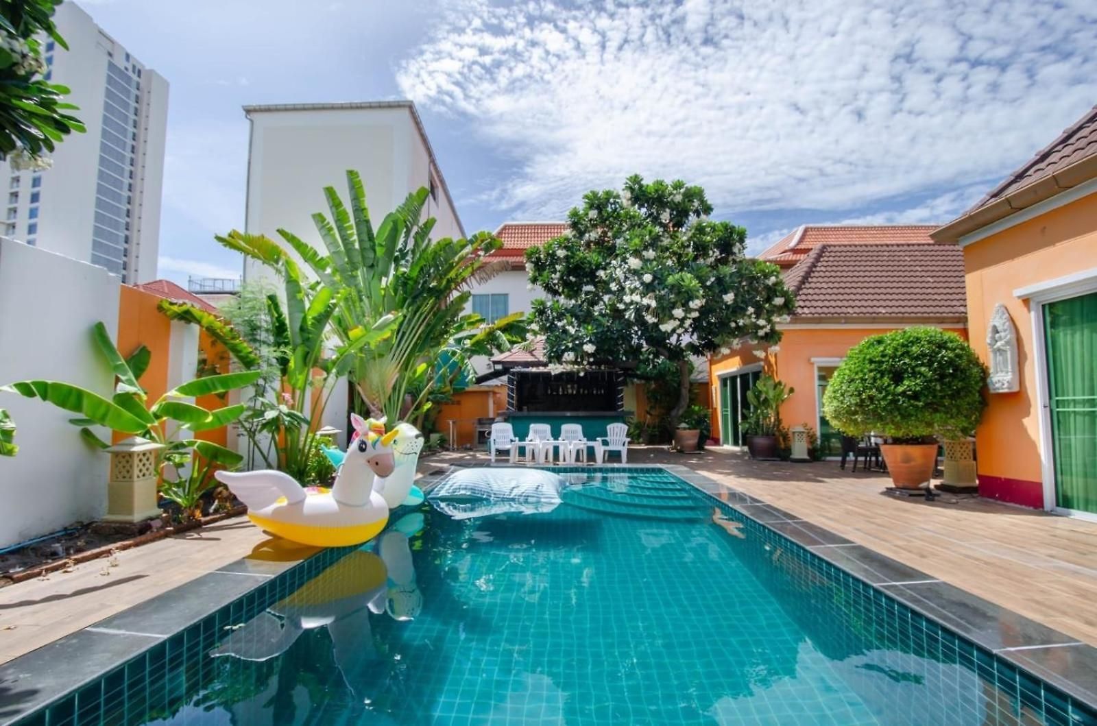 Rosewood Pool 1 โรงแรม *