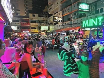 Luxury Semi-2bed Pool Near & Walking Street! อพาร์ทเม้น Pattaya