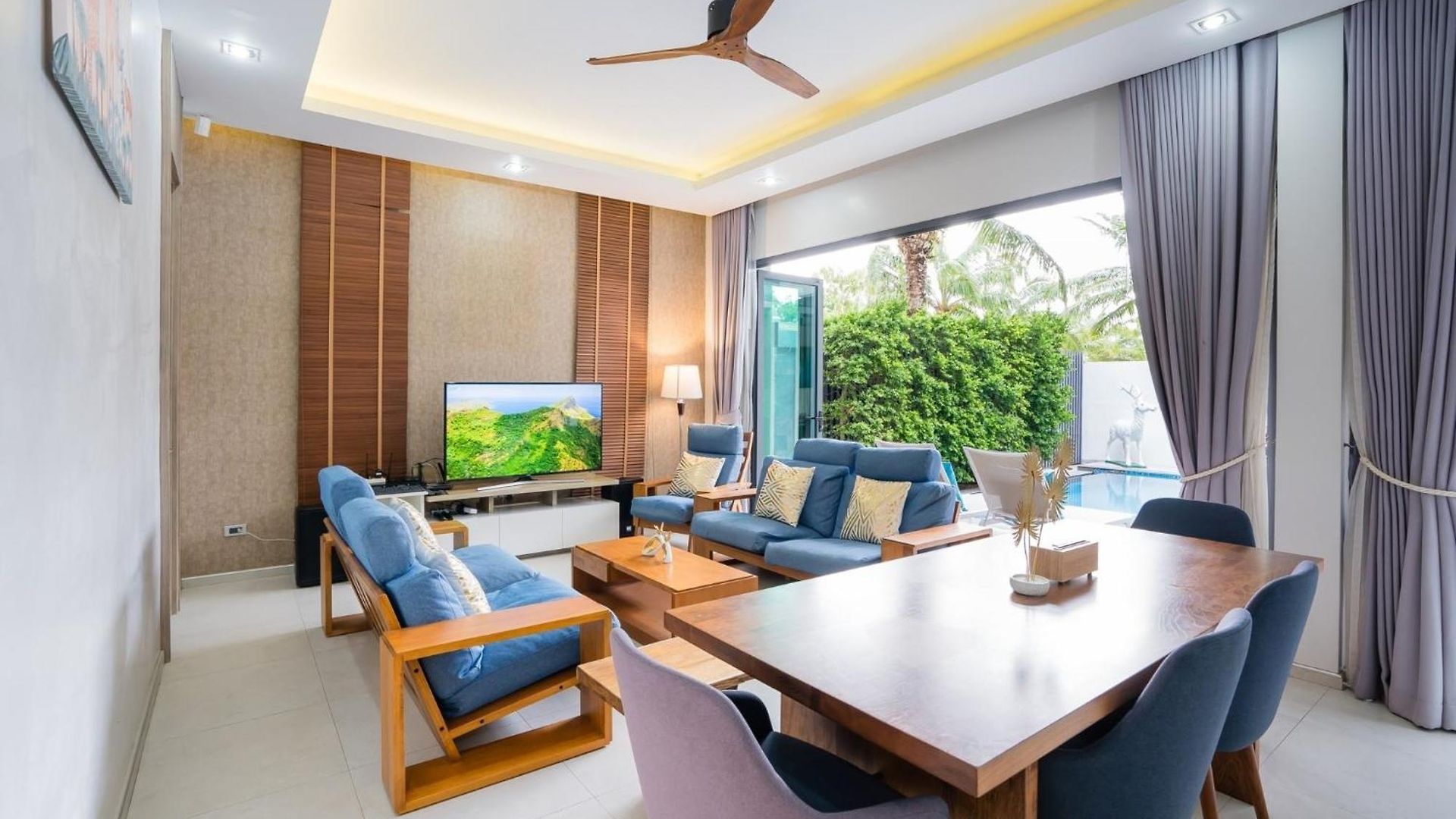 Hollywood Luxury Poolvilla Walking Street 4 Bedrooms วิลล่า