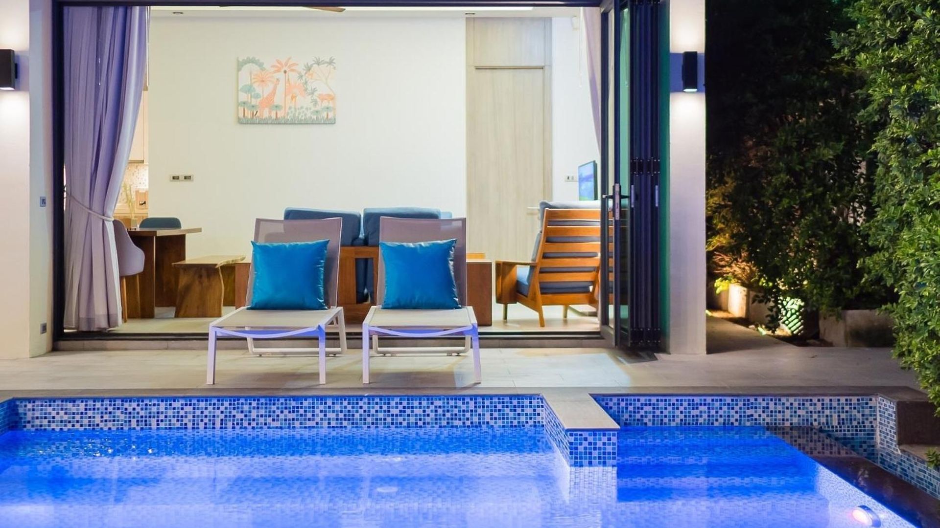 Hollywood Luxury Poolvilla Walking Street 4 Bedrooms Pattaya