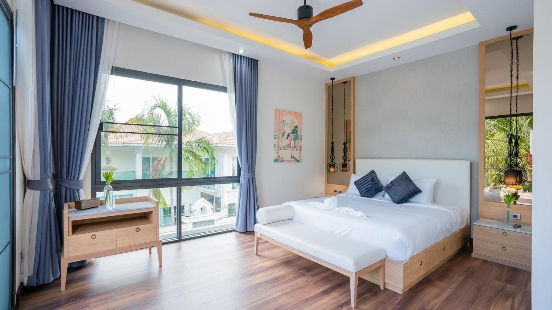 Hollywood Luxury Poolvilla Walking Street 4 Bedrooms วิลล่า Pattaya