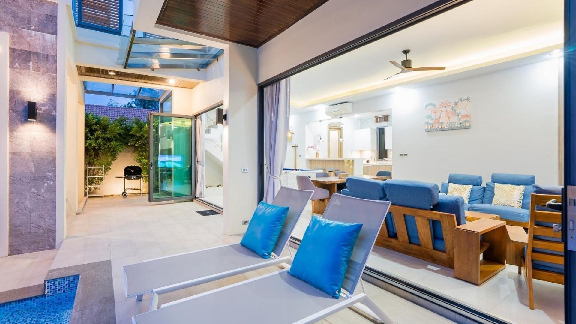 Hollywood Luxury Poolvilla Walking Street 4 Bedrooms วิลล่า