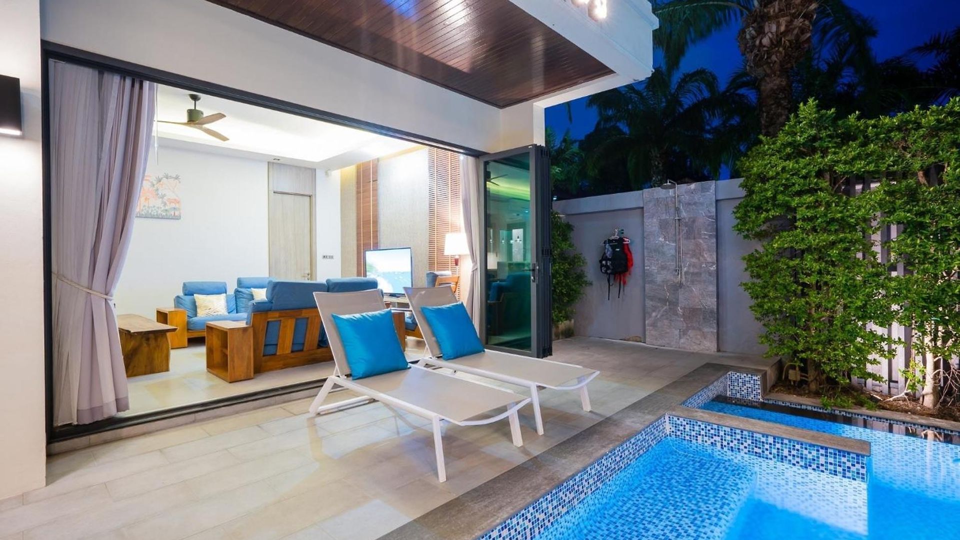 Hollywood Luxury Poolvilla Walking Street 4 Bedrooms