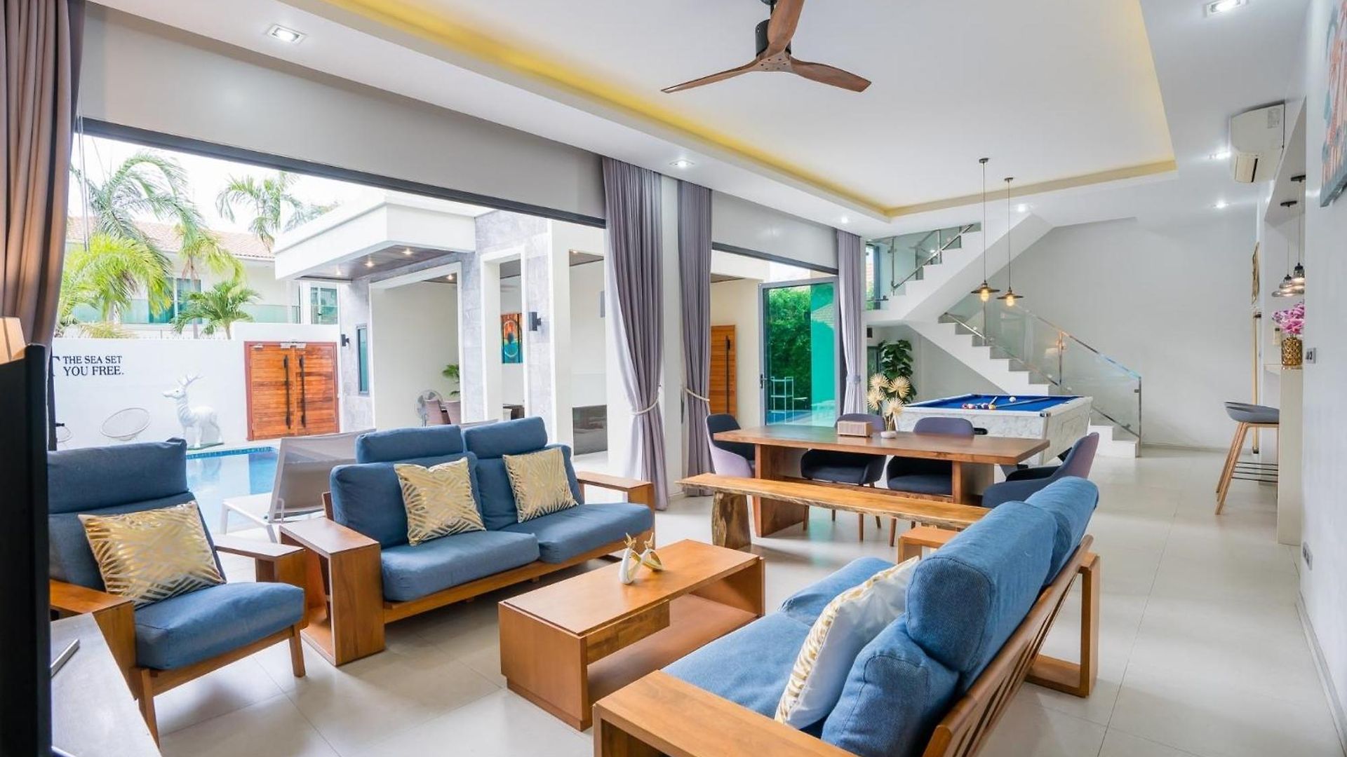 Hollywood Luxury Poolvilla Walking Street 4 Bedrooms Pattaya
