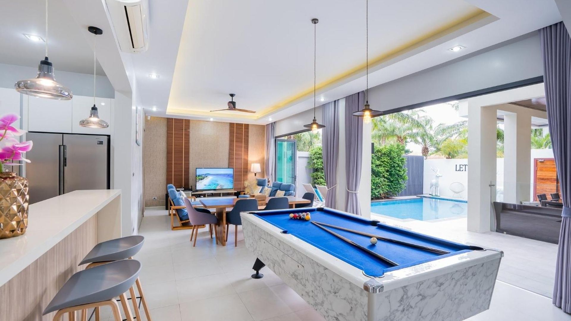 Hollywood Luxury Poolvilla Walking Street 4 Bedrooms วิลล่า Pattaya
