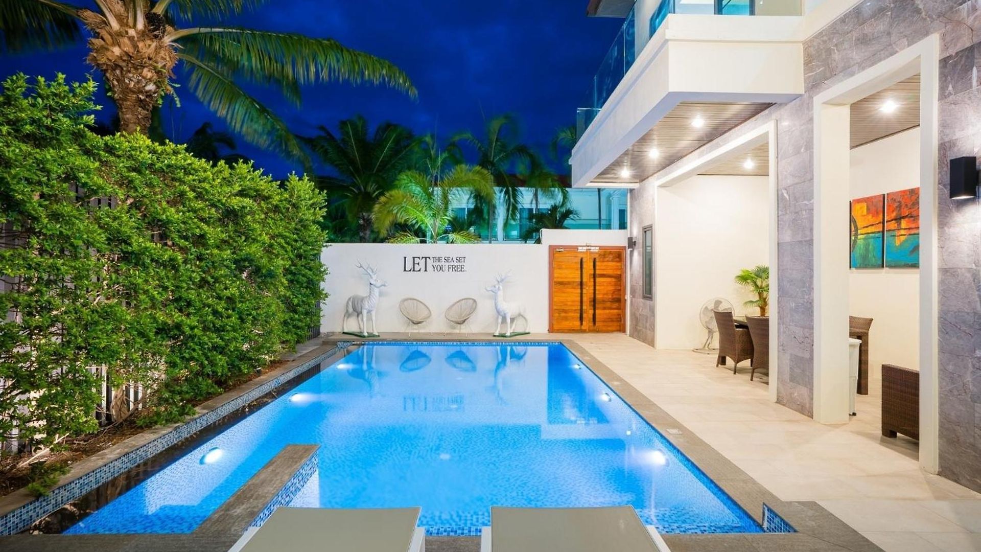 Hollywood Luxury Poolvilla Walking Street 4 Bedrooms Pattaya