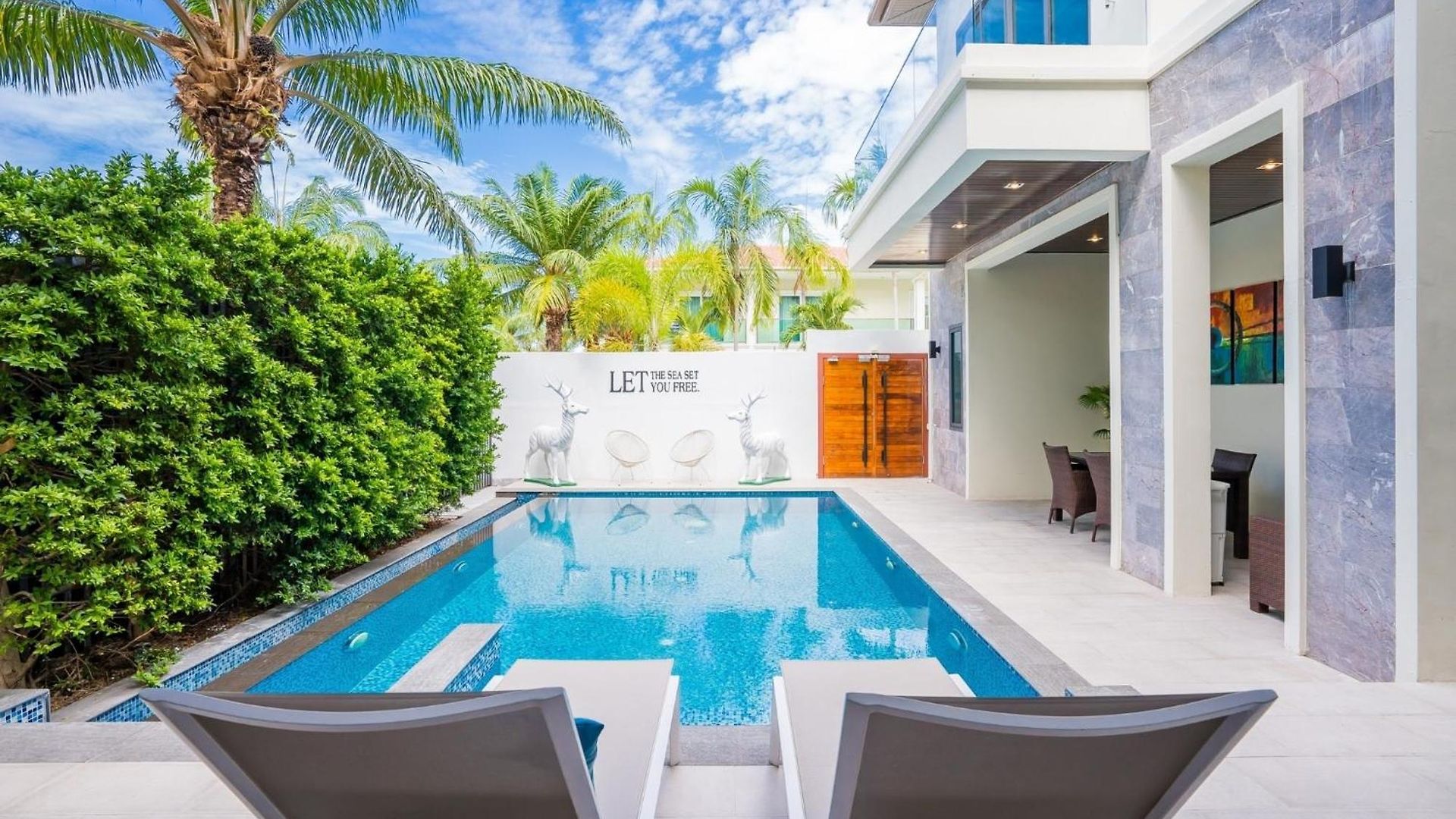 Hollywood Luxury Poolvilla Walking Street 4 Bedrooms วิลล่า