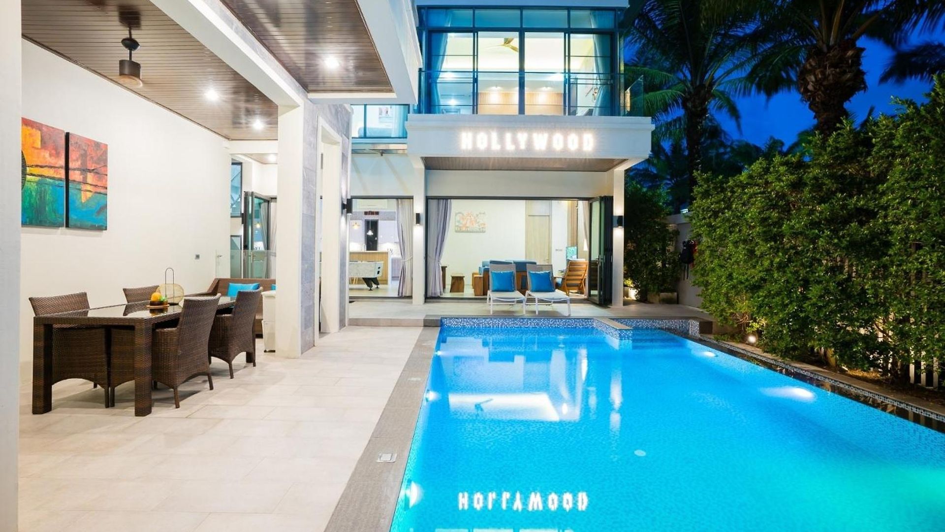 Hollywood Luxury Poolvilla Walking Street 4 Bedrooms วิลล่า Pattaya