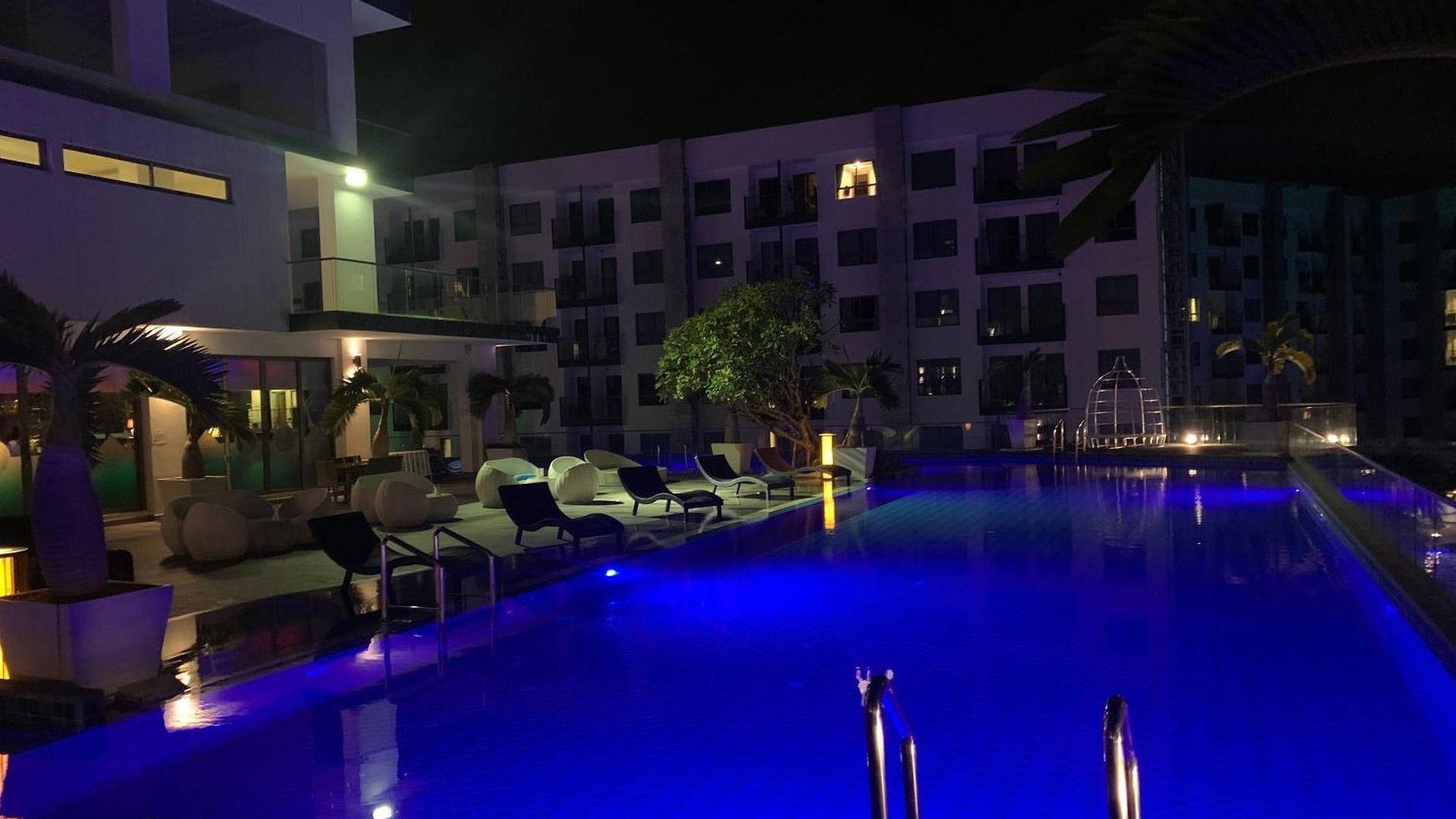 Arcadia 网红水系公寓一房 View 专业的健身房 桑拿 中心位置 交通便利 Smart Tv Wifi Pattaya