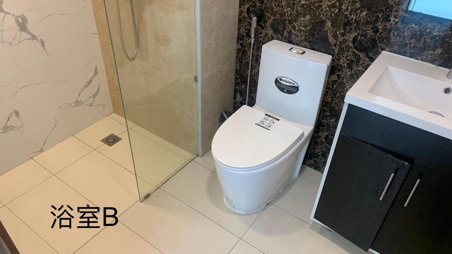 豪华两房两卫2 Bedrooms 2 Bathrooms 泳池公寓arcadia 靠近步行街 生活便利 *