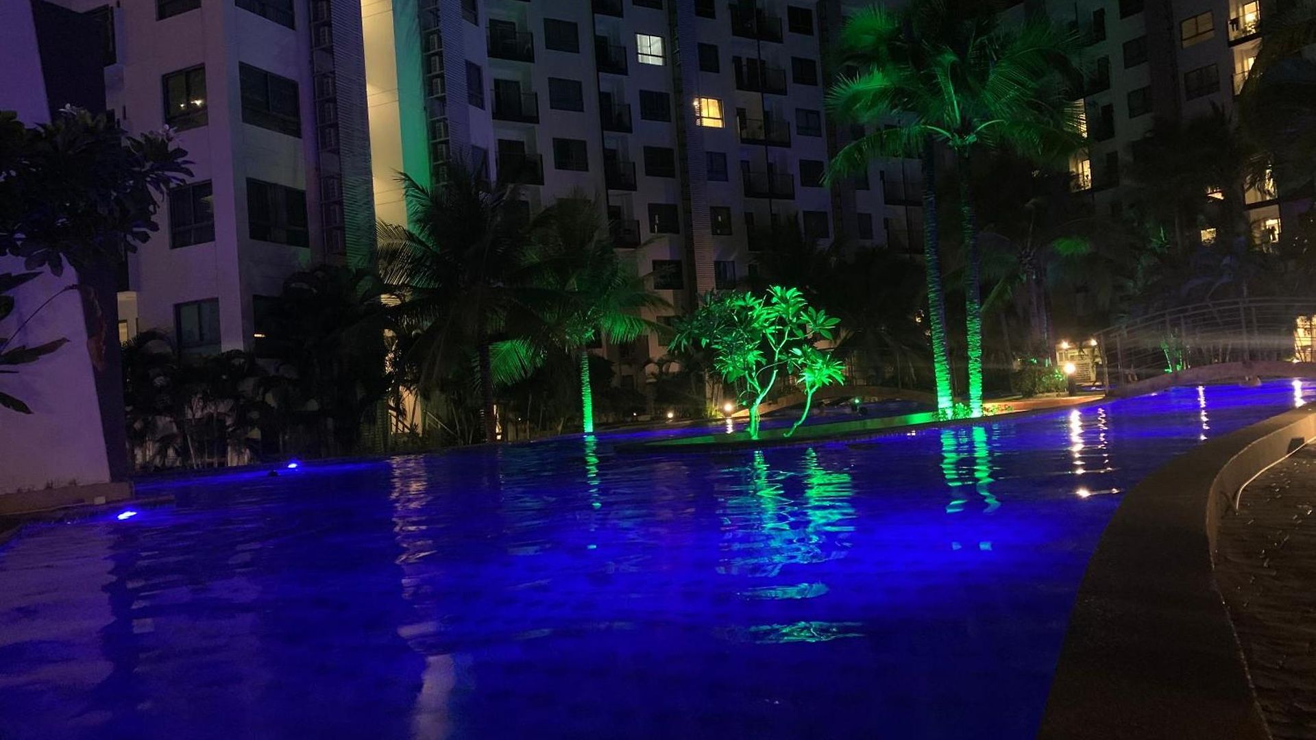 อพาร์ทเม้น 豪华两房两卫2 Bedrooms 2 Bathrooms 泳池公寓arcadia 靠近步行街 生活便利