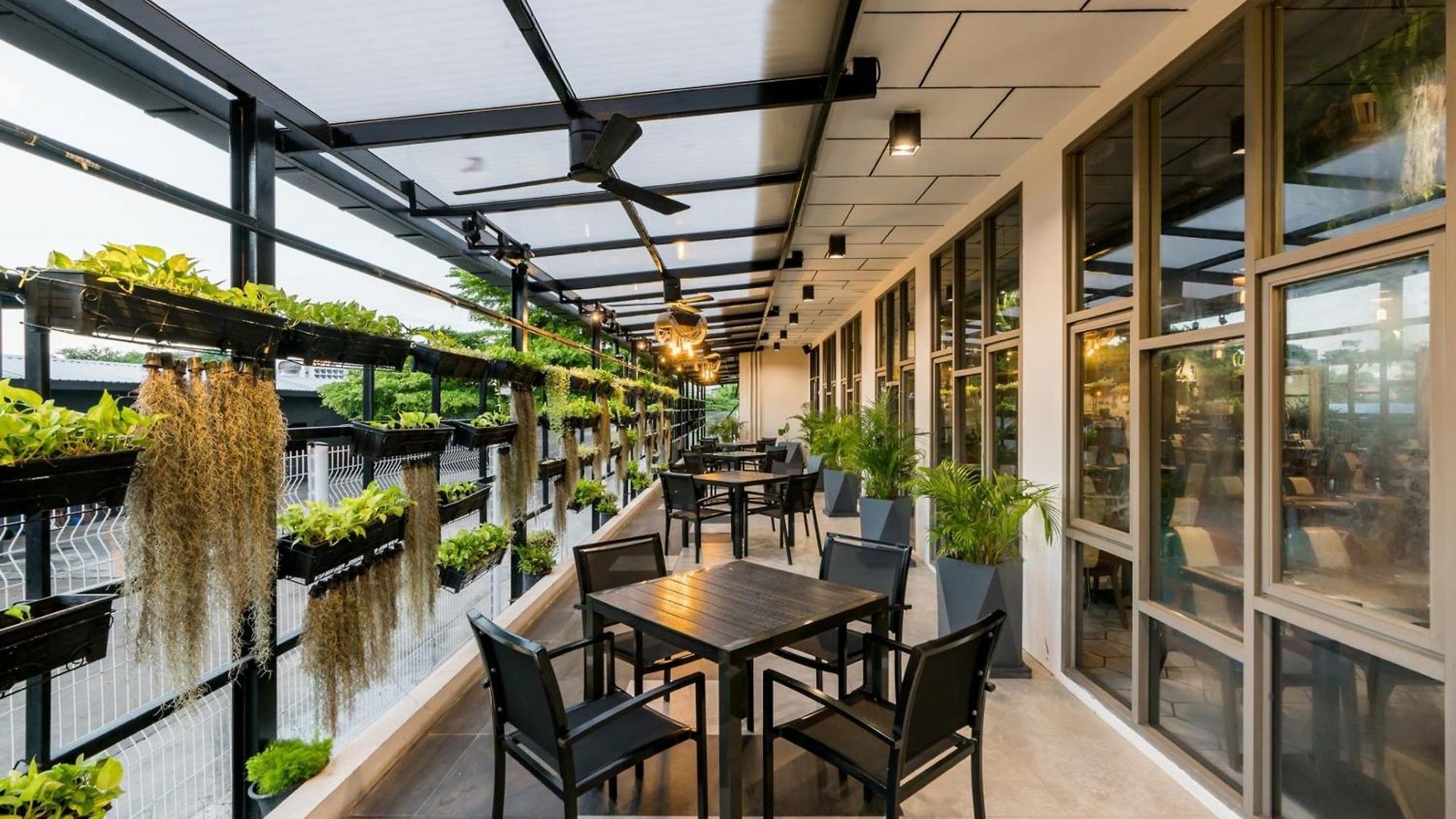 Surestay By Western T 4* Pattaya