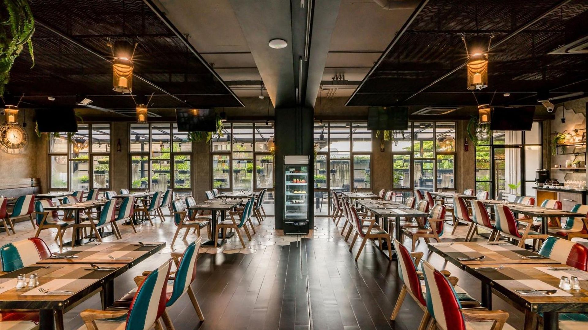Surestay By Western T Hotel 4*