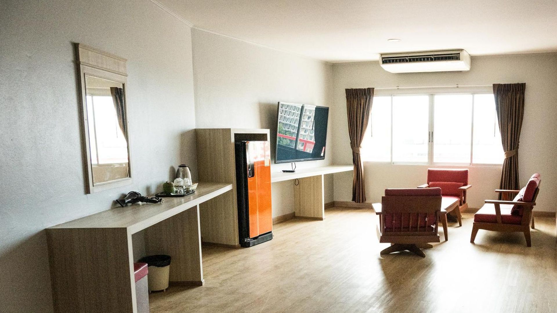 Marine Yensabai โรงแรม Pattaya