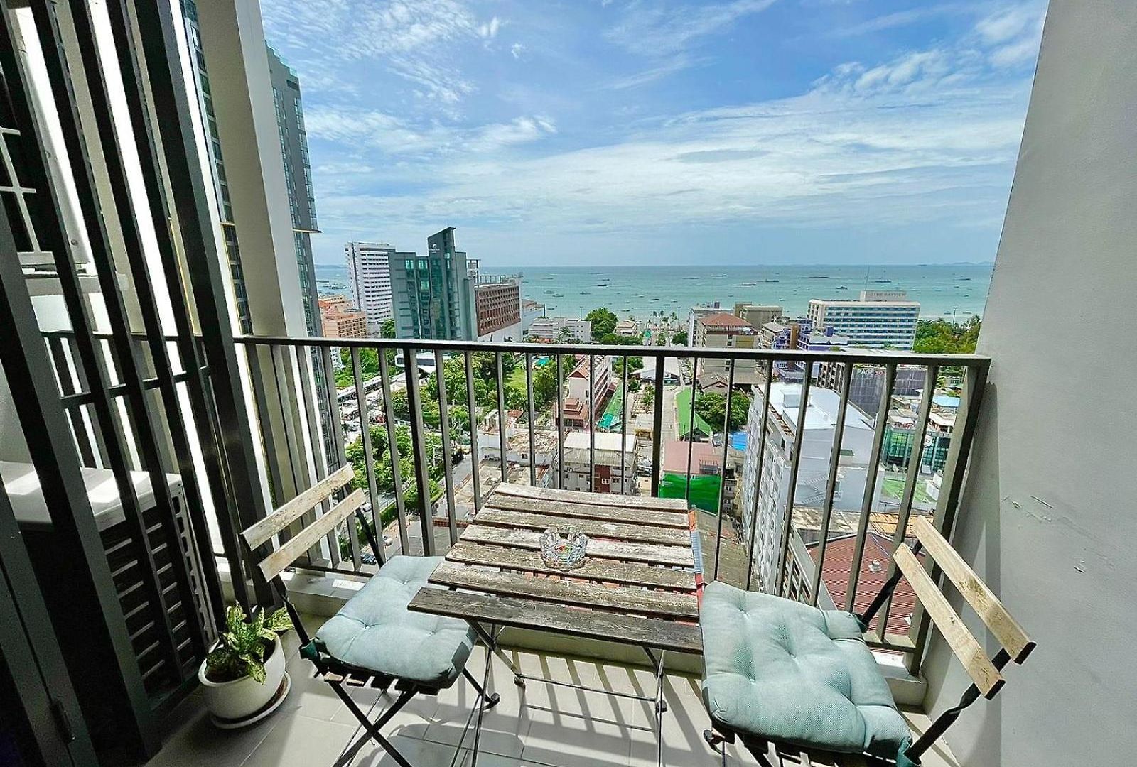 The Base Deluxe * Pattaya