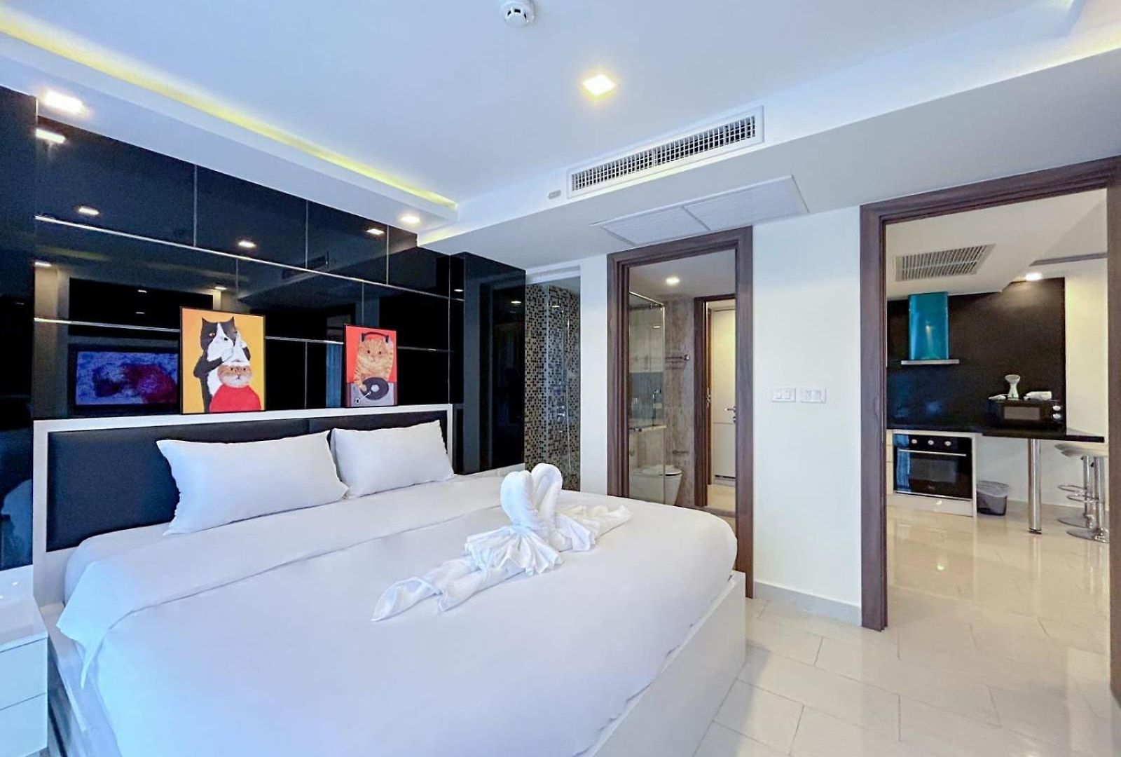 Grand Avenue Apartment