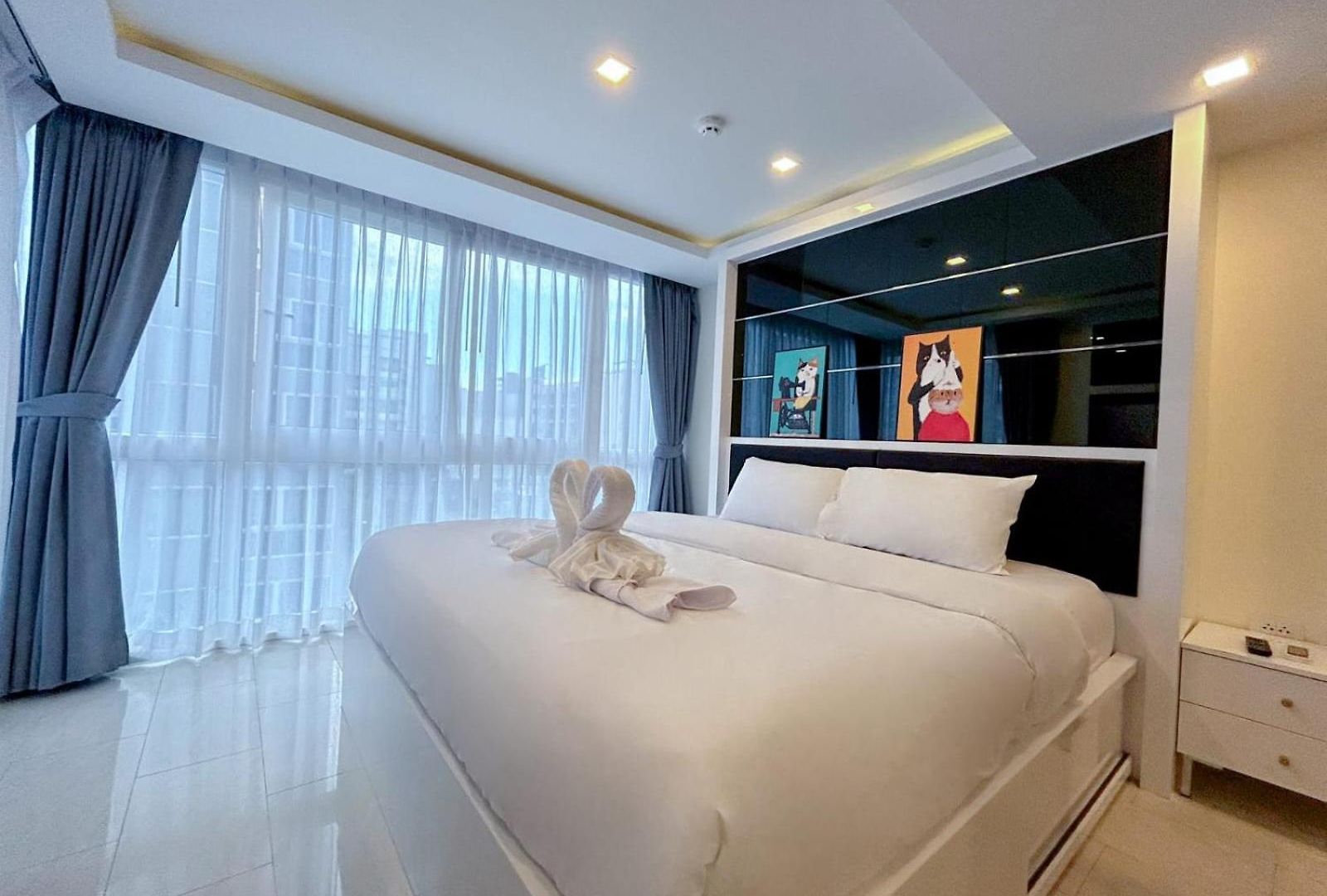 Grand Avenue Apartment