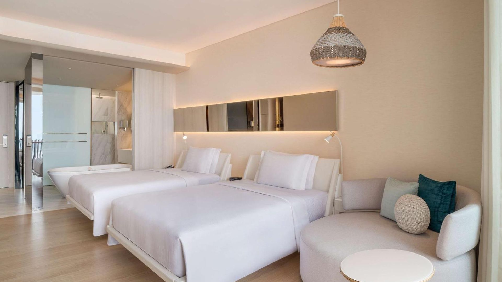 โรงแรมฮิลตัน พัทยา - Sha Extra Pattaya