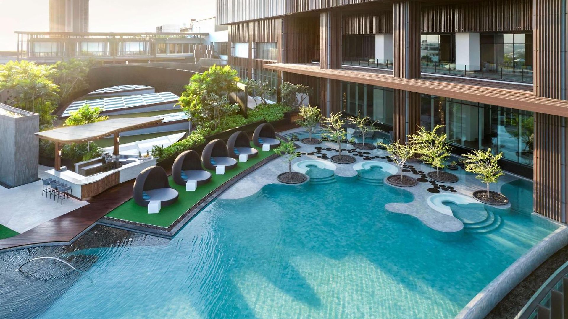 โรงแรมฮิลตัน พัทยา - Sha Extra รีสอร์ท
