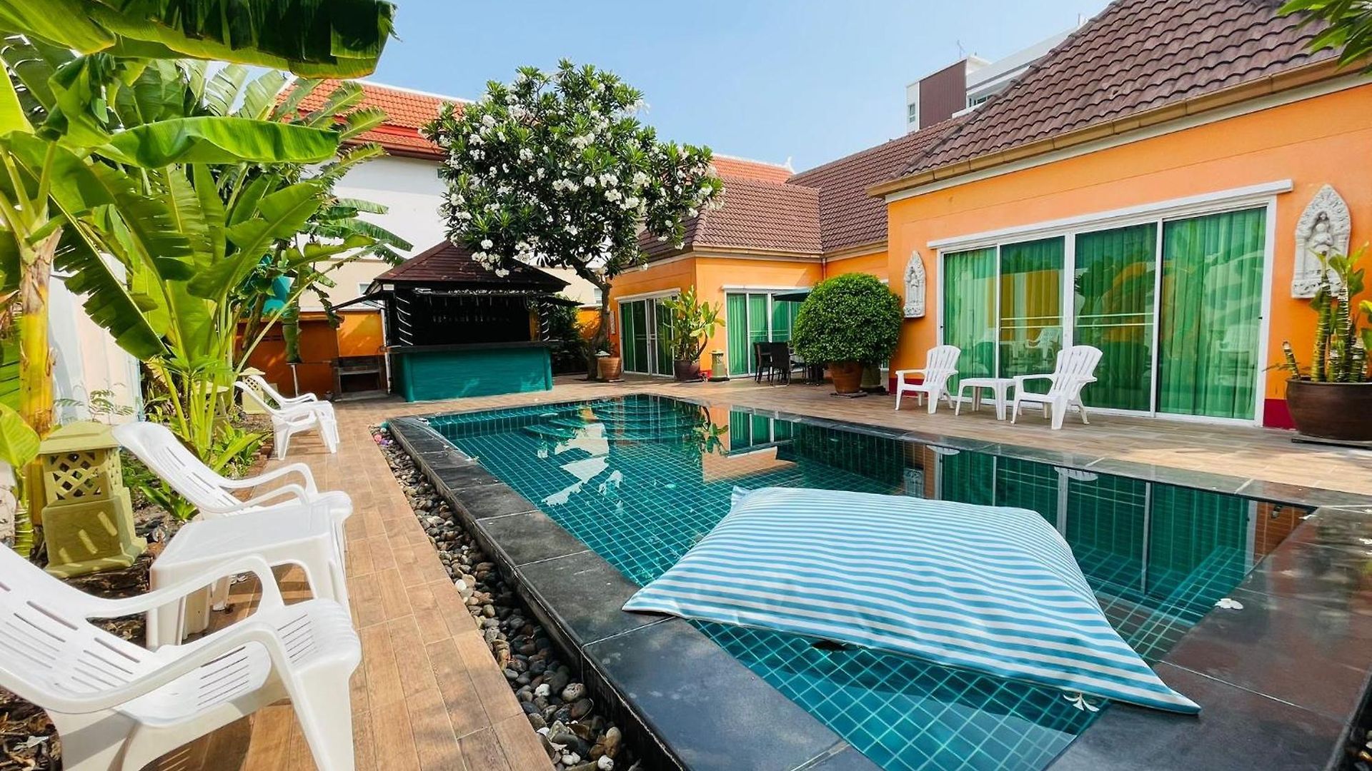 Rosewood Pool 1 โรงแรม