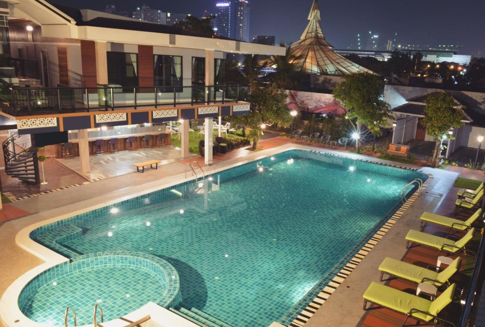 โรงแรม The Tamnan & Pattaya