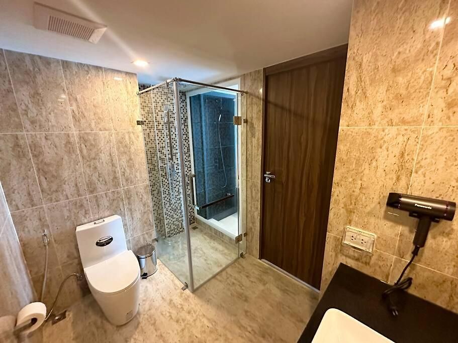 อพาร์ทเม้น Large Luxury - Centre - Grand Avenue Residences, Pool View - 413