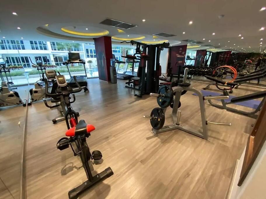 Large Luxury - Centre - Grand Avenue Residences, Pool View - 413 อพาร์ทเม้น *