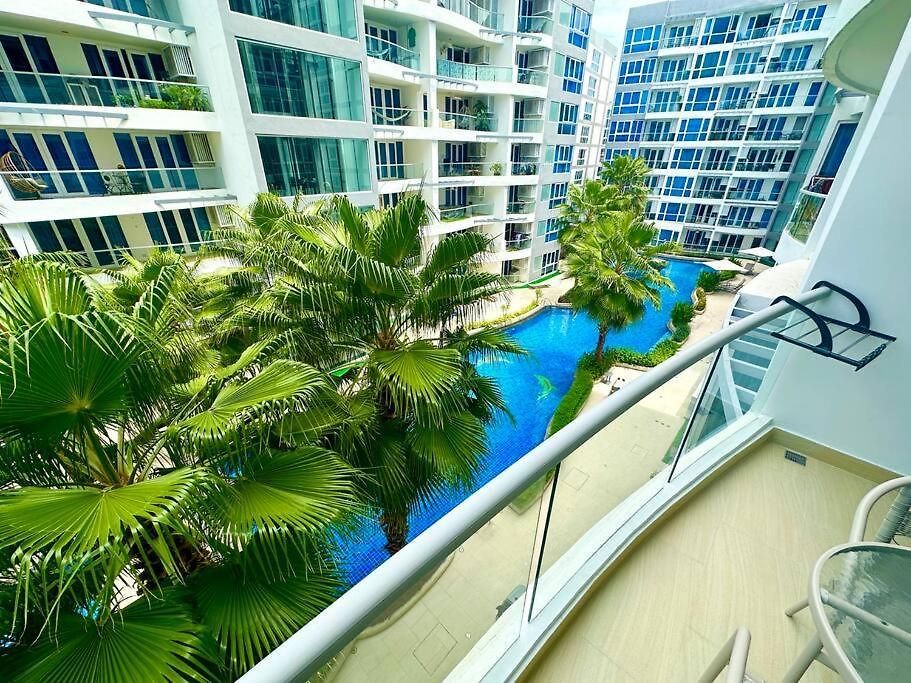 อพาร์ทเม้น Large Luxury - Centre - Grand Avenue Residences, Pool View - 413