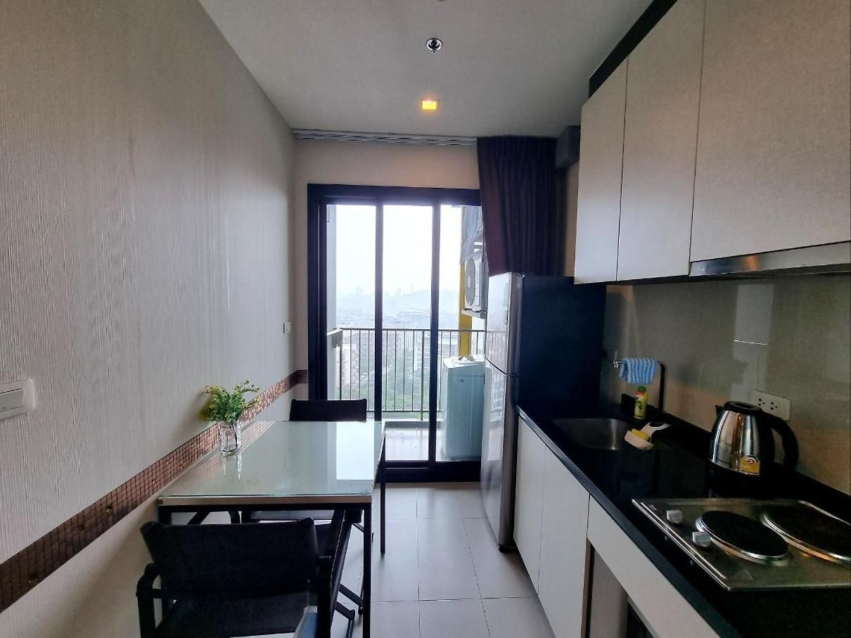 Apartment The Base Center Of Rooftop Swimming Pool *
