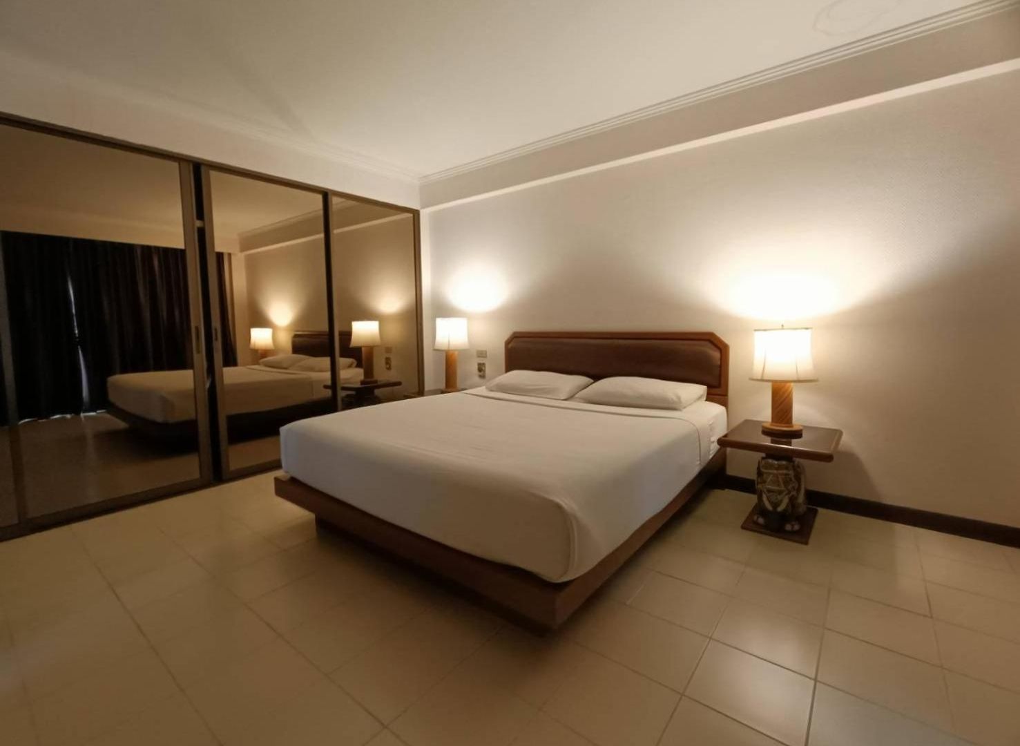 โรงแรม The Monaco 3*