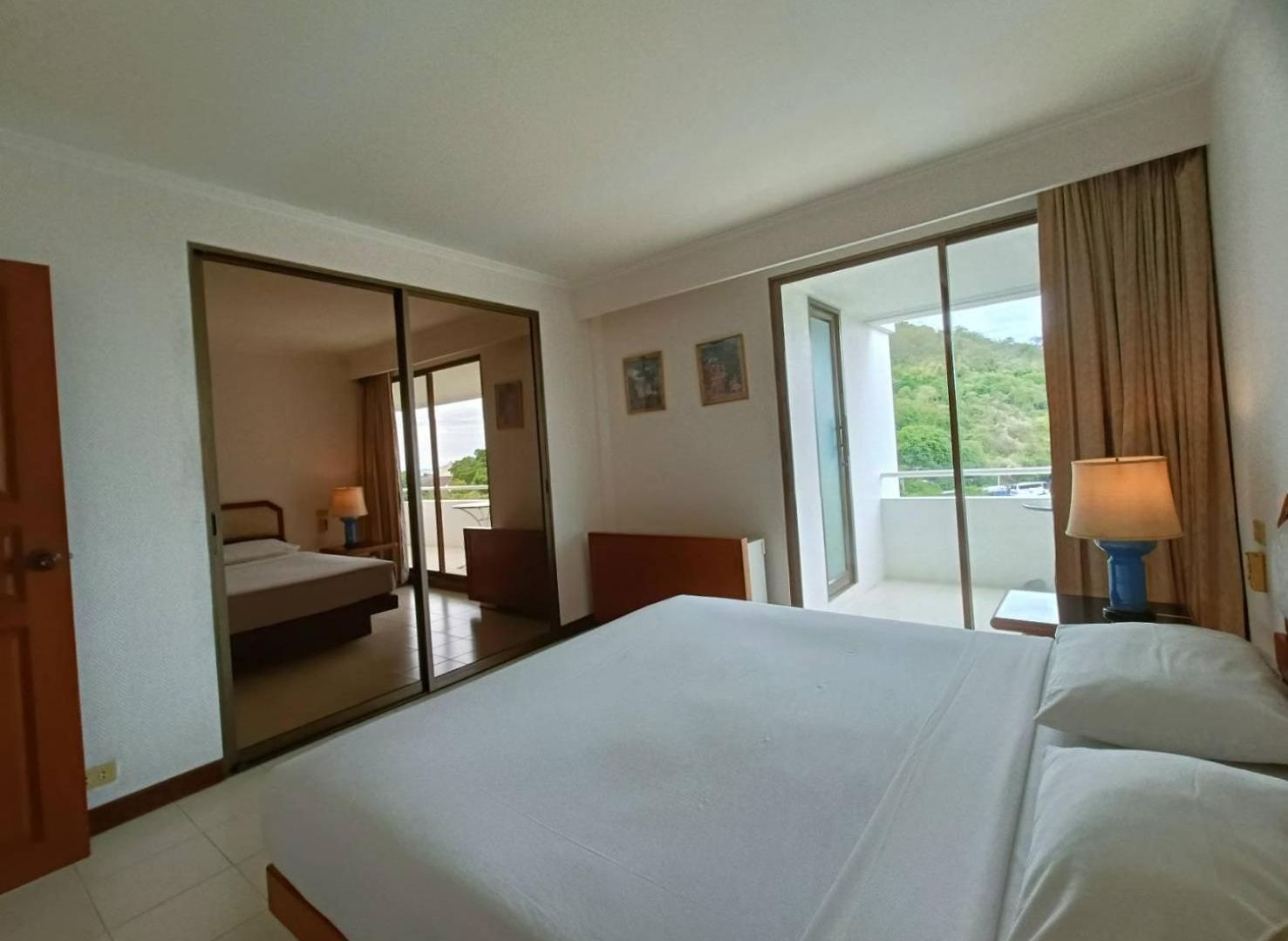 The Monaco โรงแรม