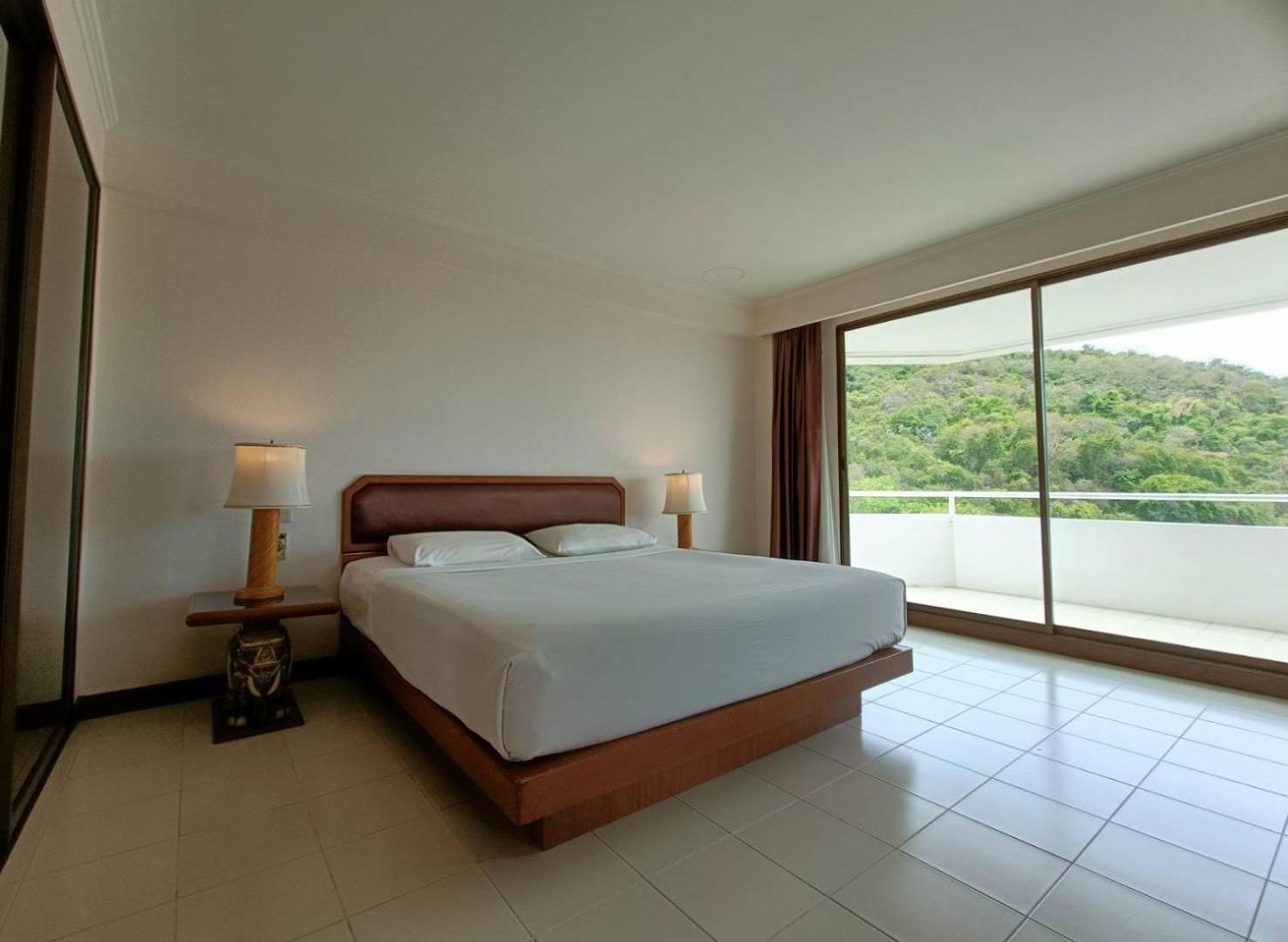 โรงแรม The Monaco 3*
