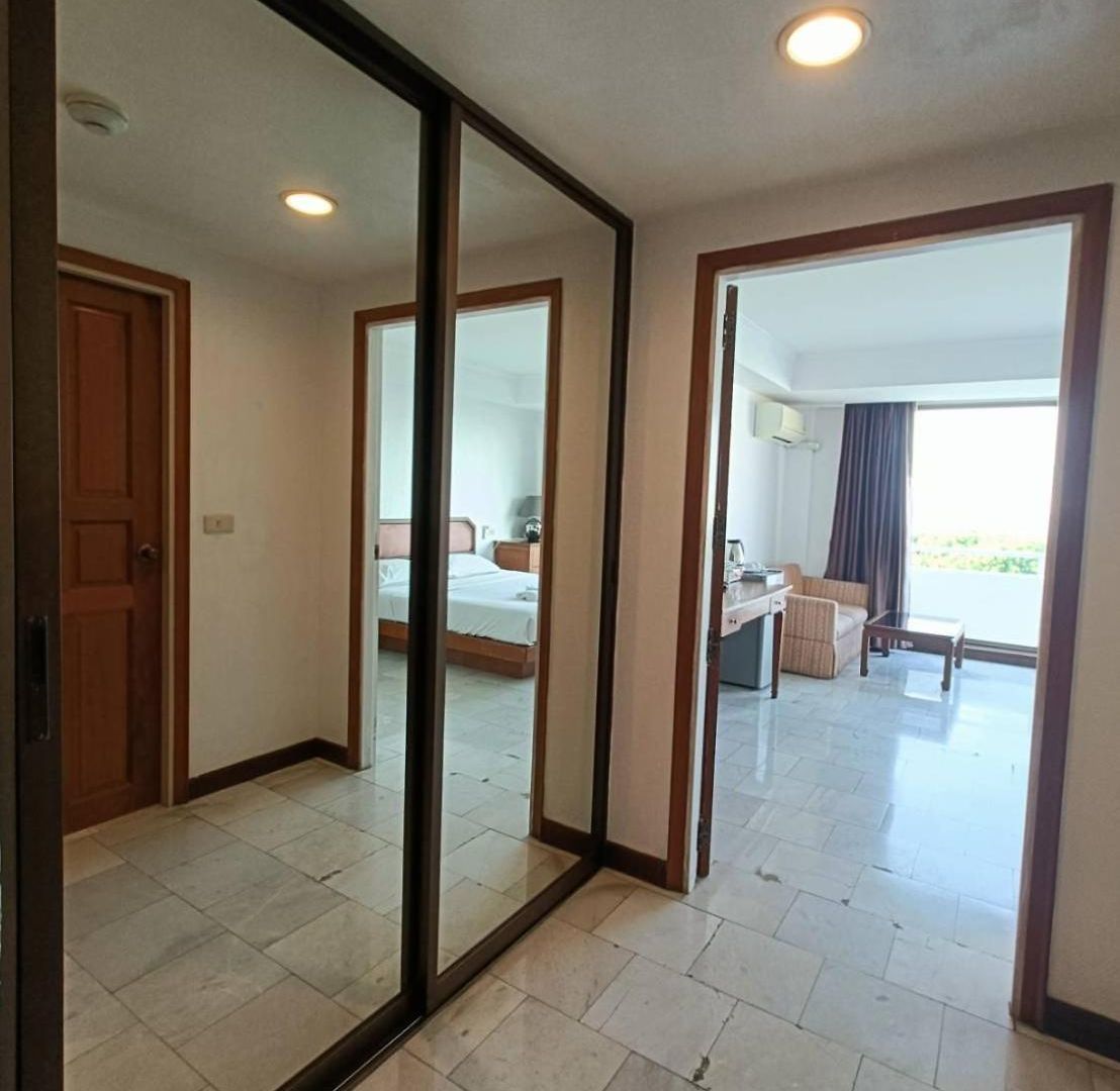 โรงแรม The Monaco