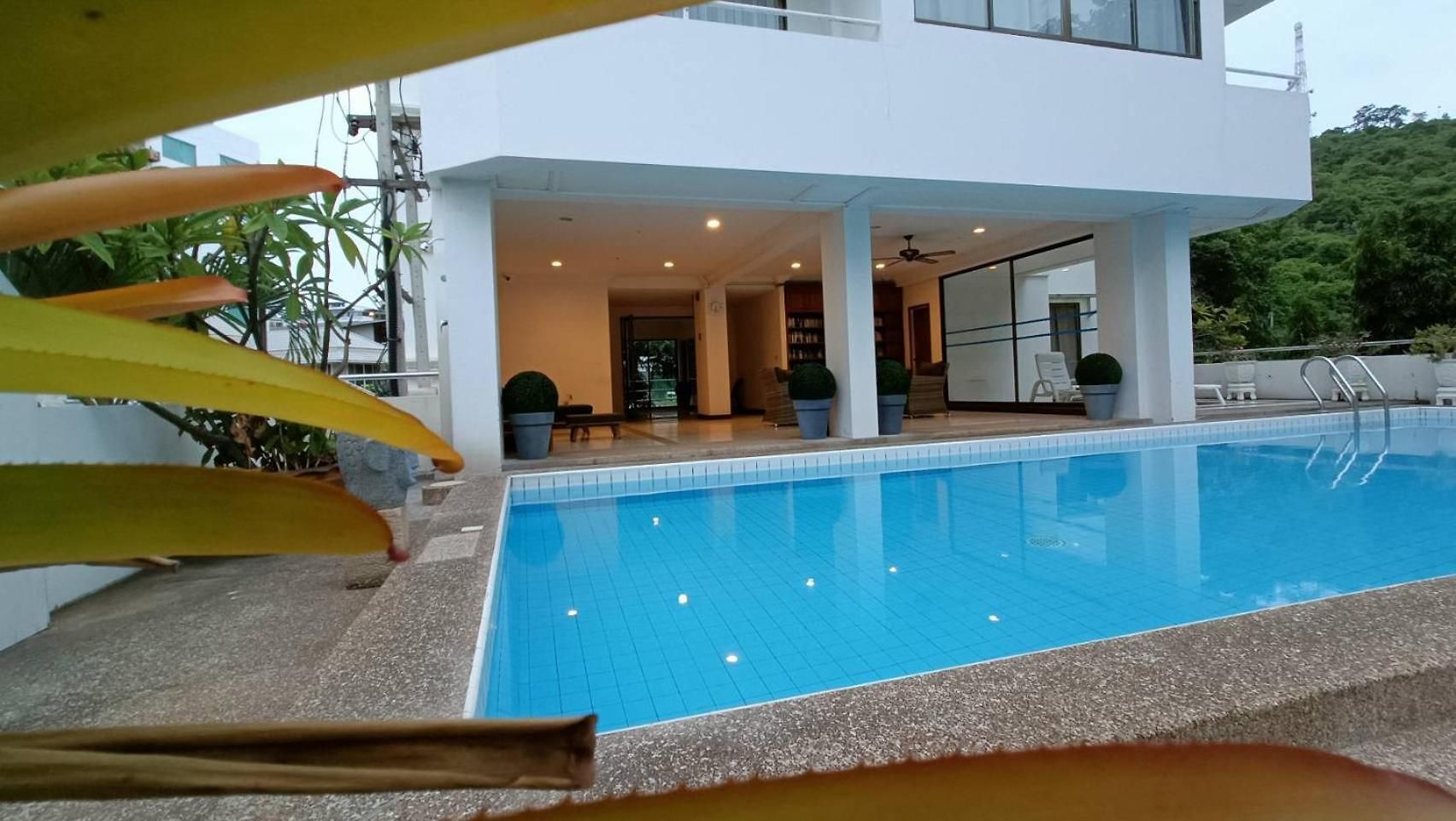 โรงแรม The Monaco 3*