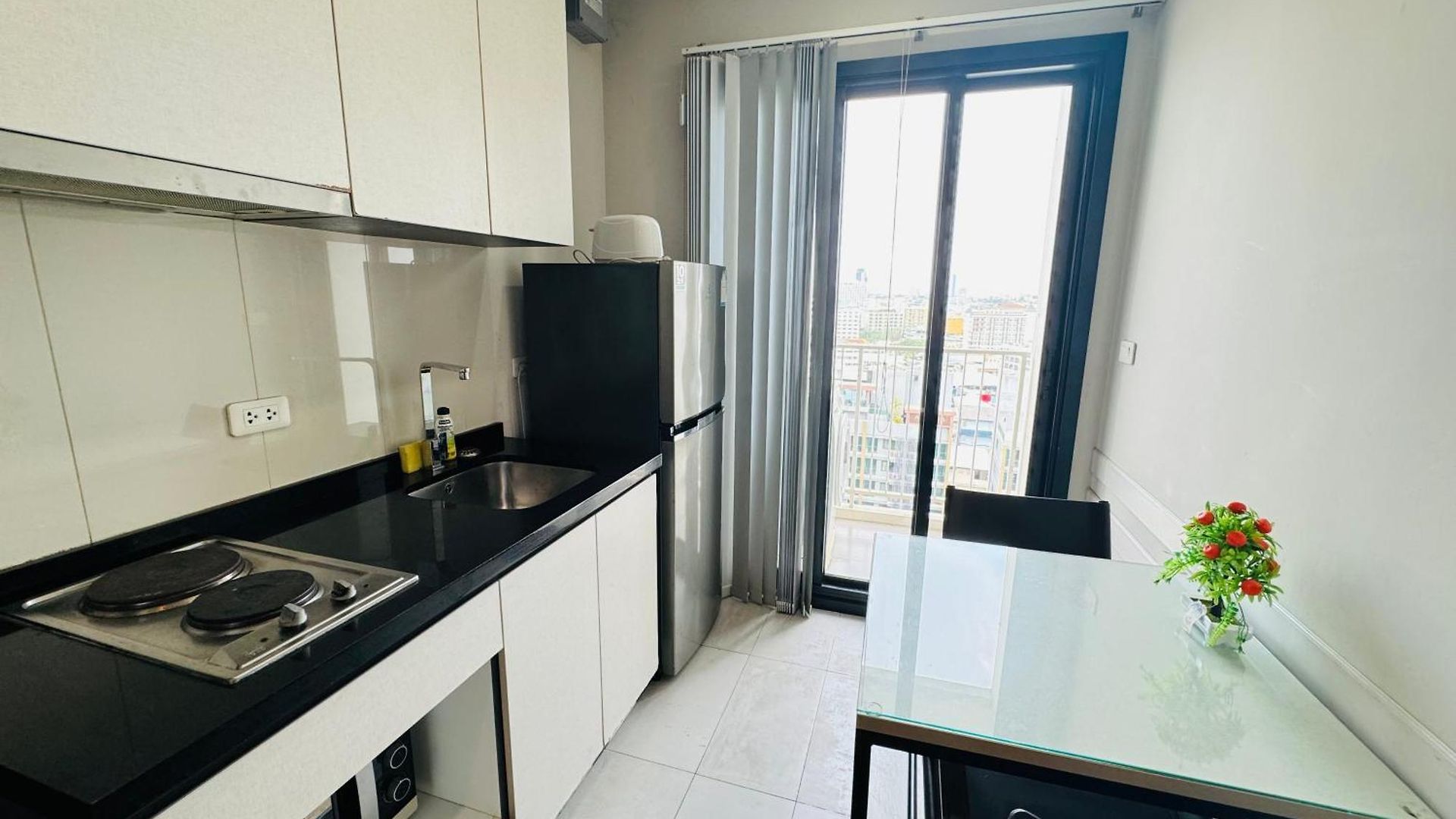 芭提雅市中心无边泳池公寓the Base Apartment *
