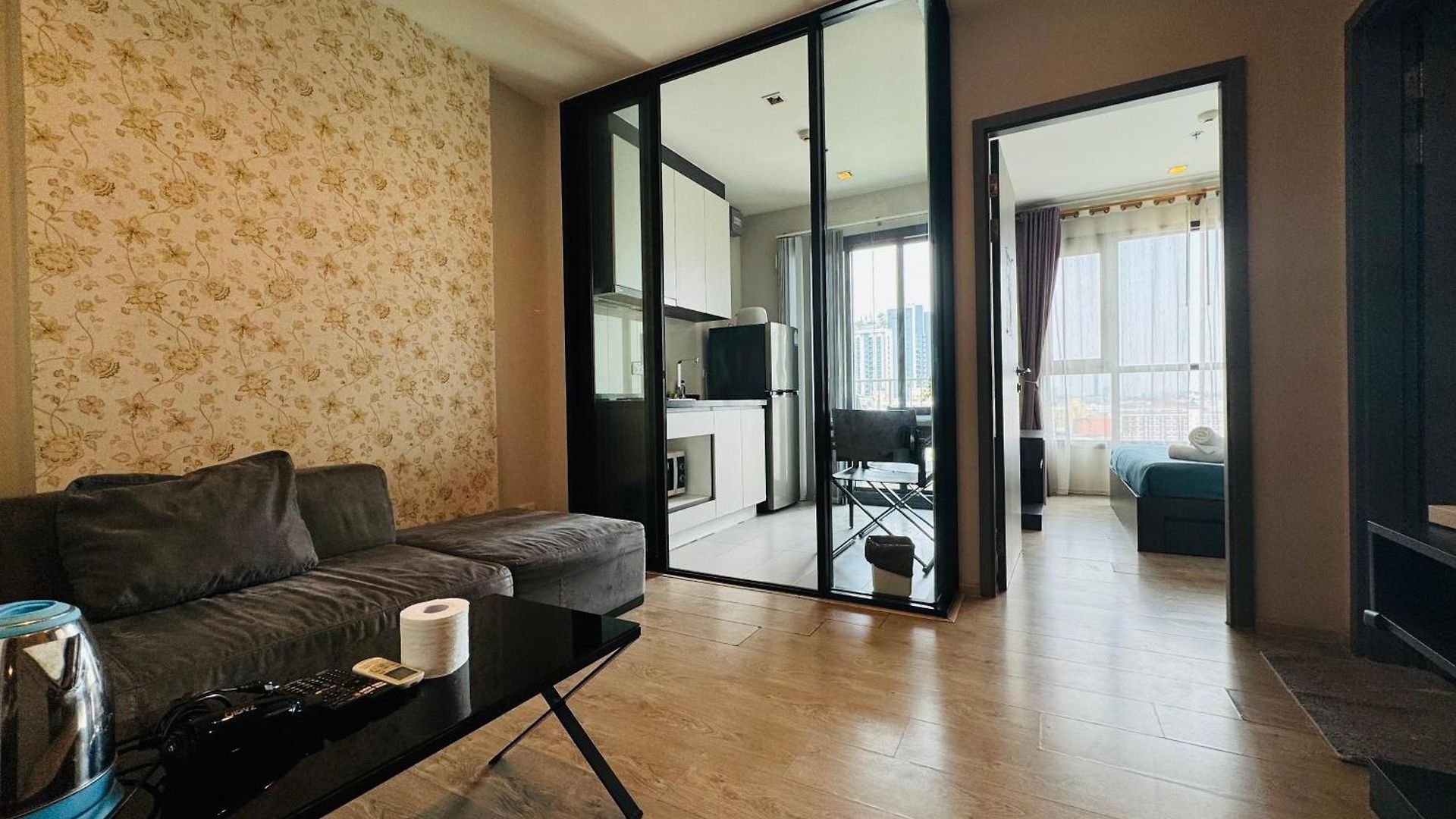 芭提雅市中心无边泳池公寓the Base Apartment *