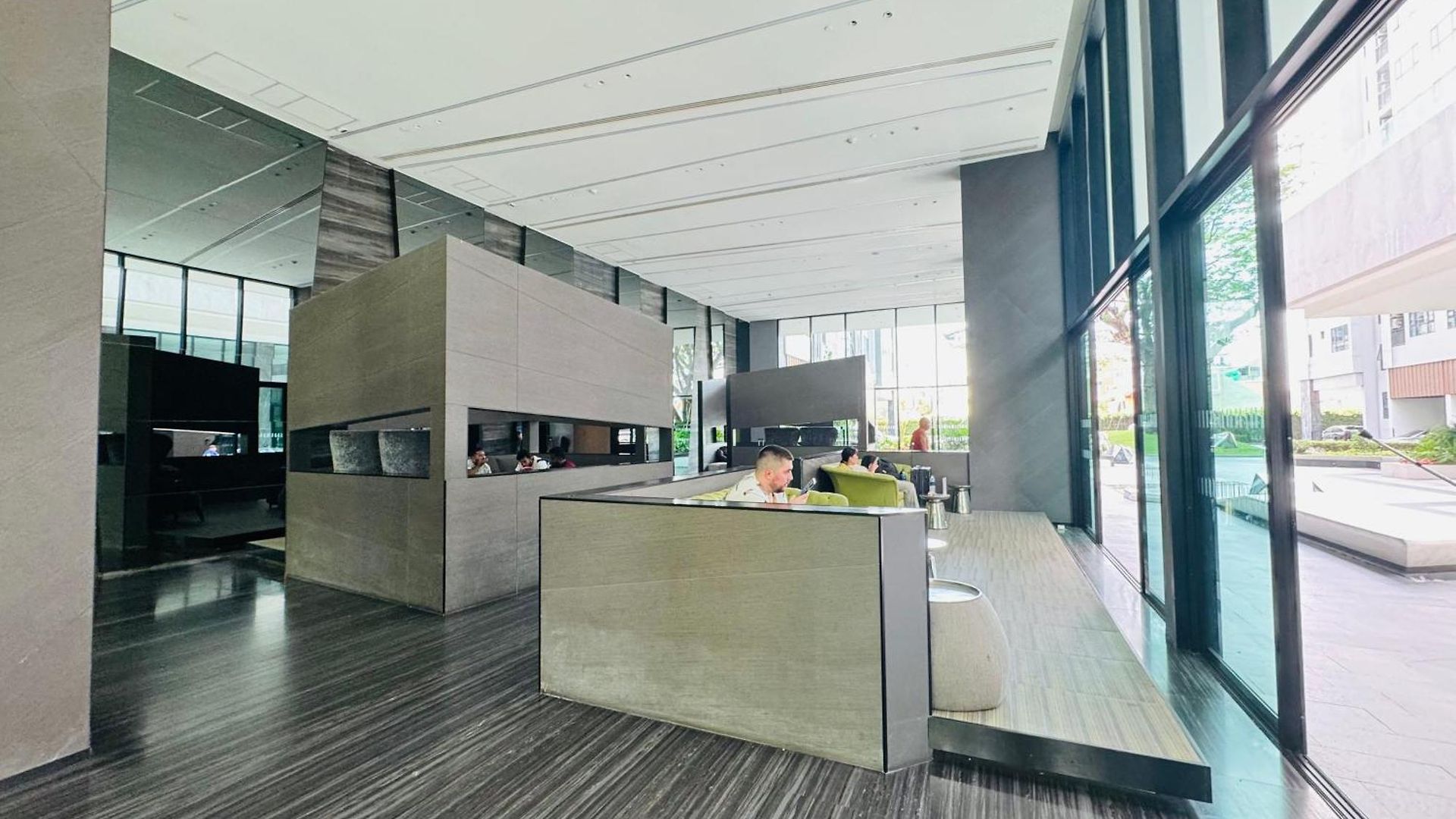 Apartment 芭提雅市中心无边泳池公寓the Base *