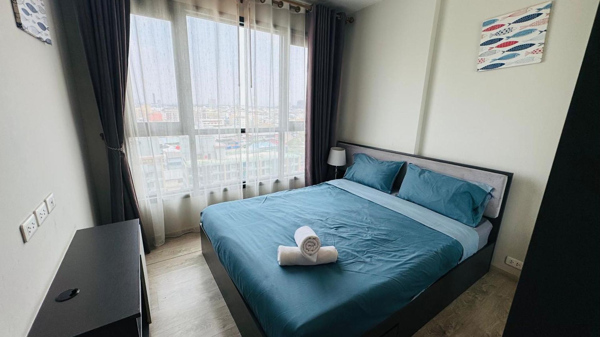 芭提雅市中心无边泳池公寓the Base Apartment