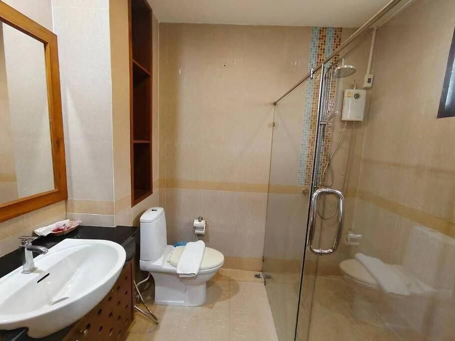 D34长住优惠房-芭提雅市中心高端4间卧室泳池别墅 Pattaya