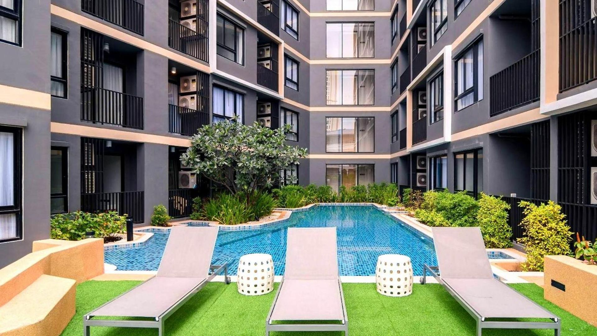 อพาร์ทเม้น The Urban In *