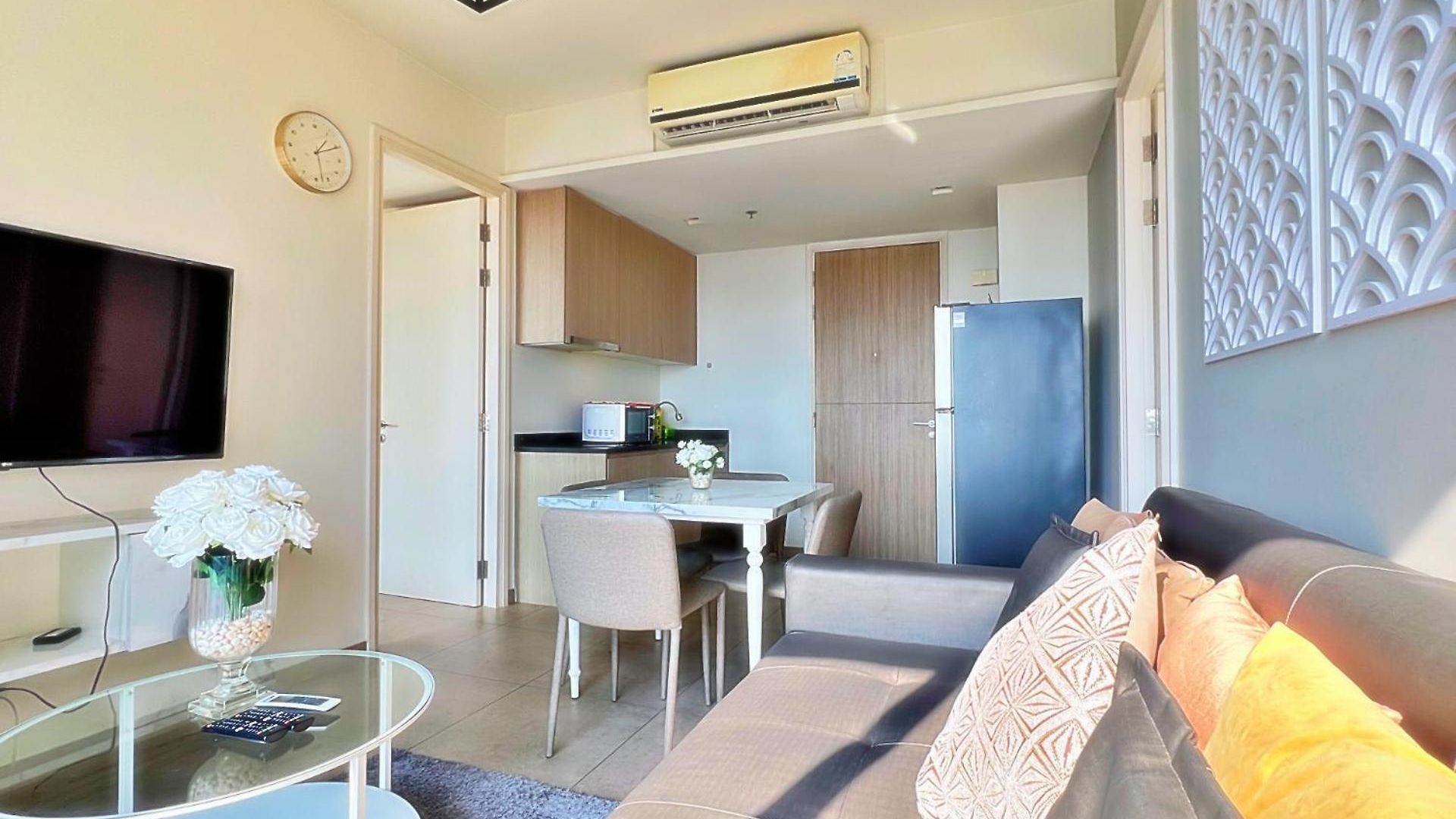 Seaside Haven: 2-bedroom Ocean View Retreat