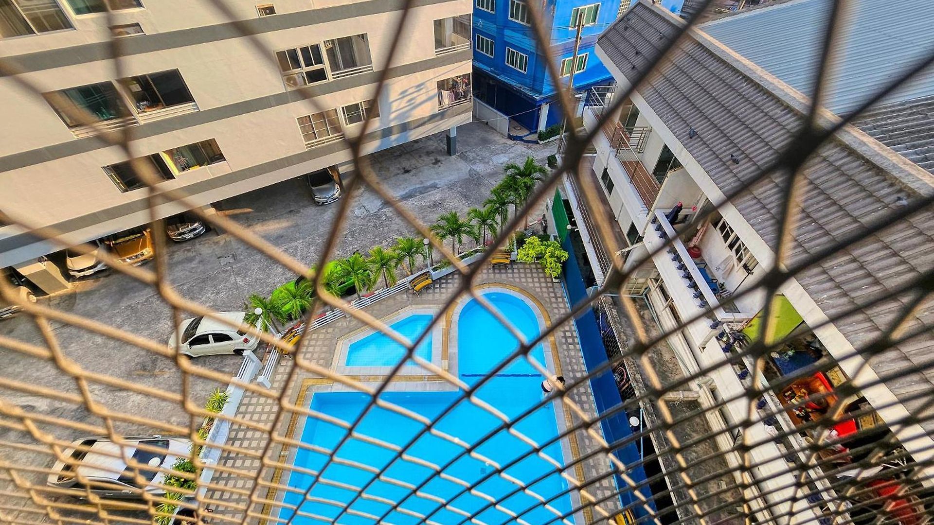 Hagone Condotel - Pool, Near & Steps To Weekend Market อพาร์ทเม้น