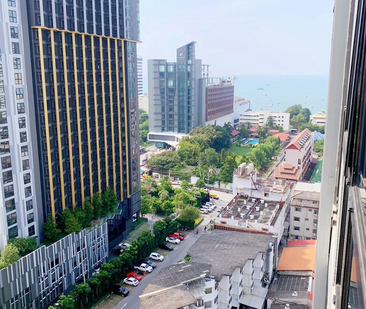 Apartment 泰国芭提雅thebase无边游泳池公寓 *