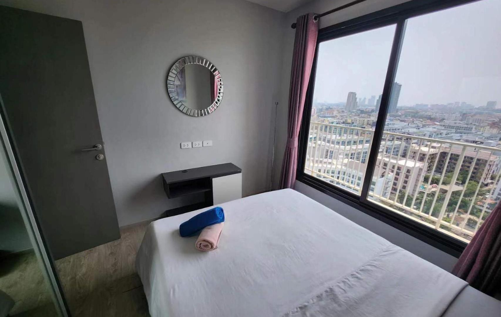 Apartment 泰国芭提雅thebase无边游泳池公寓 *