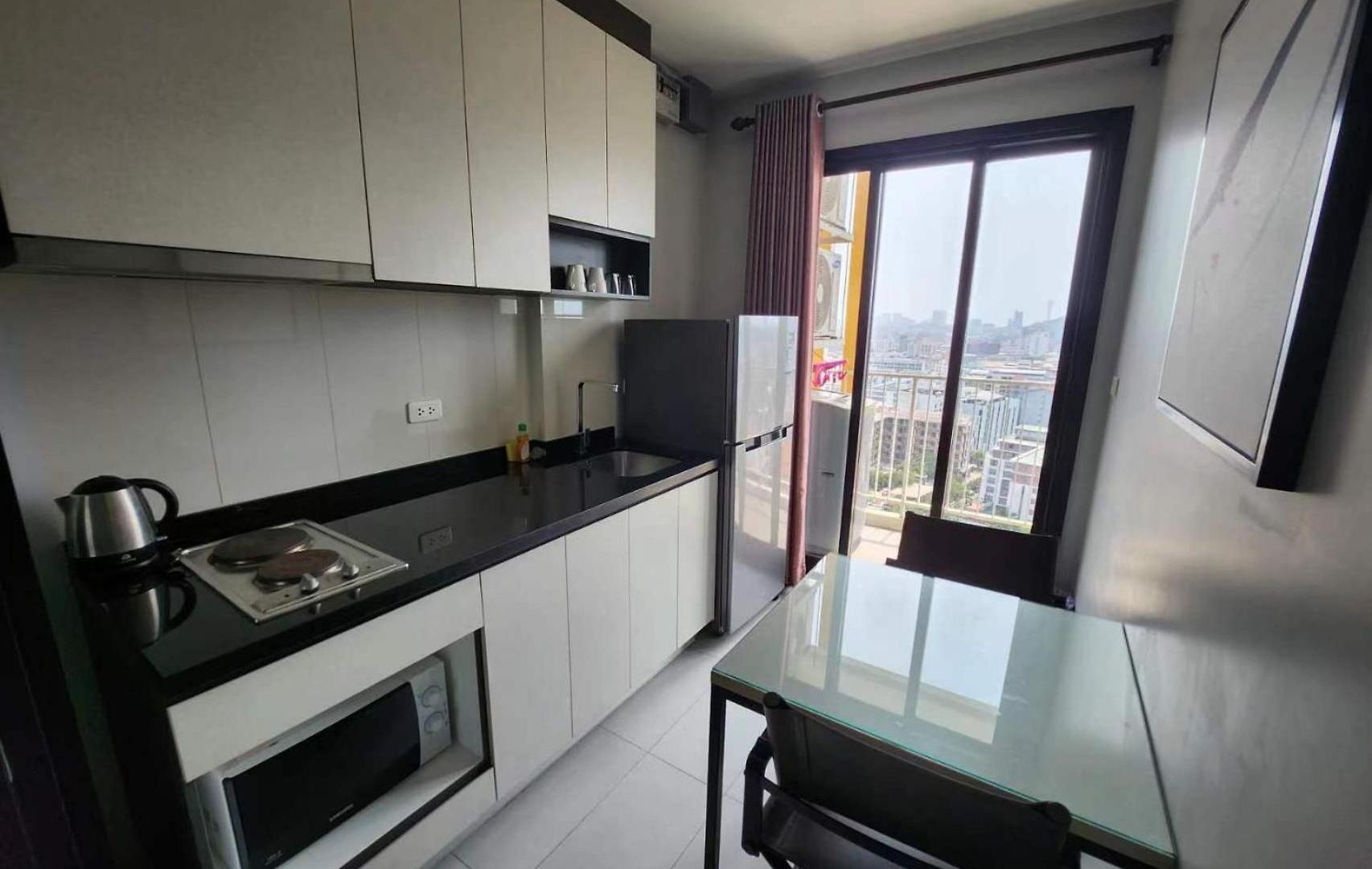 泰国芭提雅thebase无边游泳池公寓 Apartment *